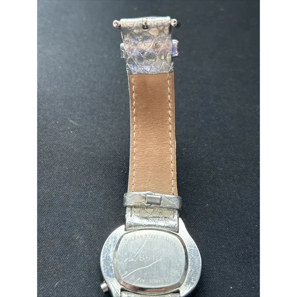 Gossip White Dial Silver Tone Case And Band Women’s Quartz Watch